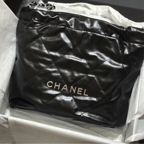 全新 大全配 Chanel22 黑銀小號 櫃上抱回