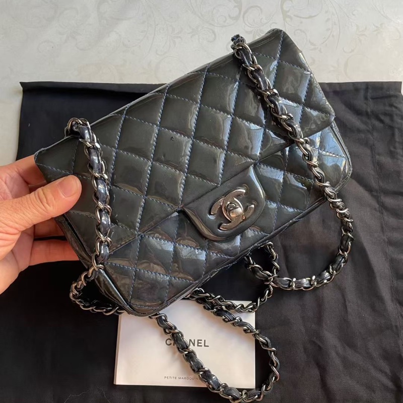 Chanel 大mini 寶藍色銀扣漆皮包-1