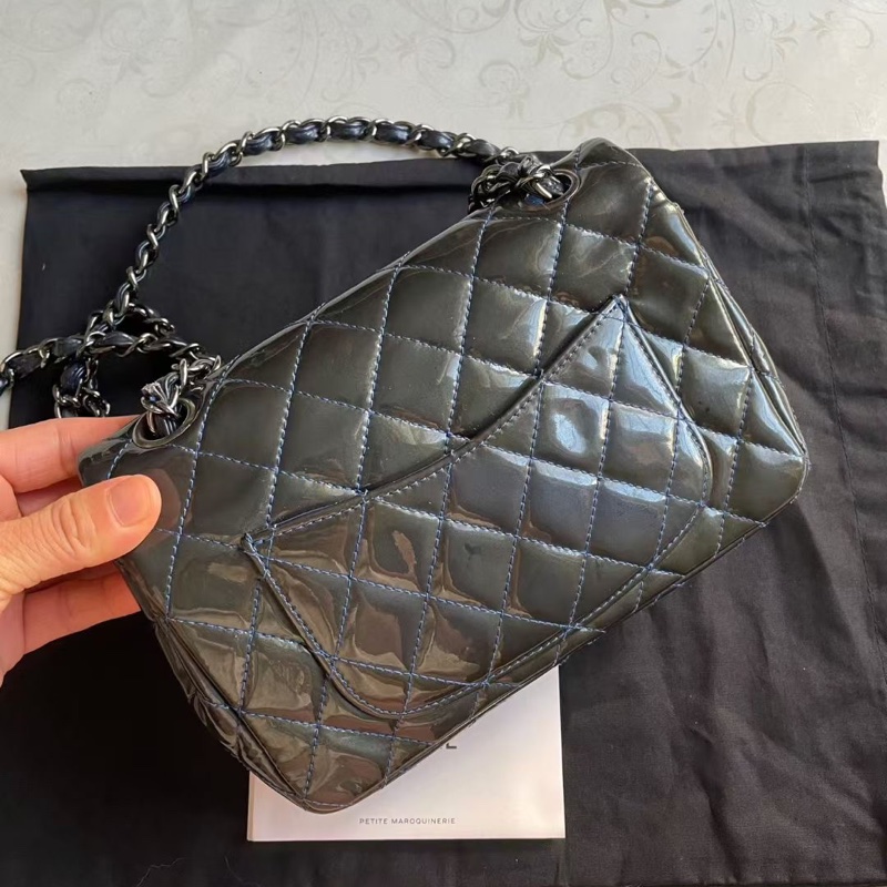 Chanel 大mini 寶藍色銀扣漆皮包-2