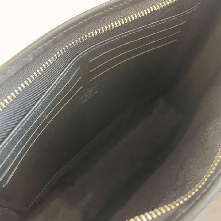 LV 黑灰格標誌性阿爾卑斯山元素手拿包-4