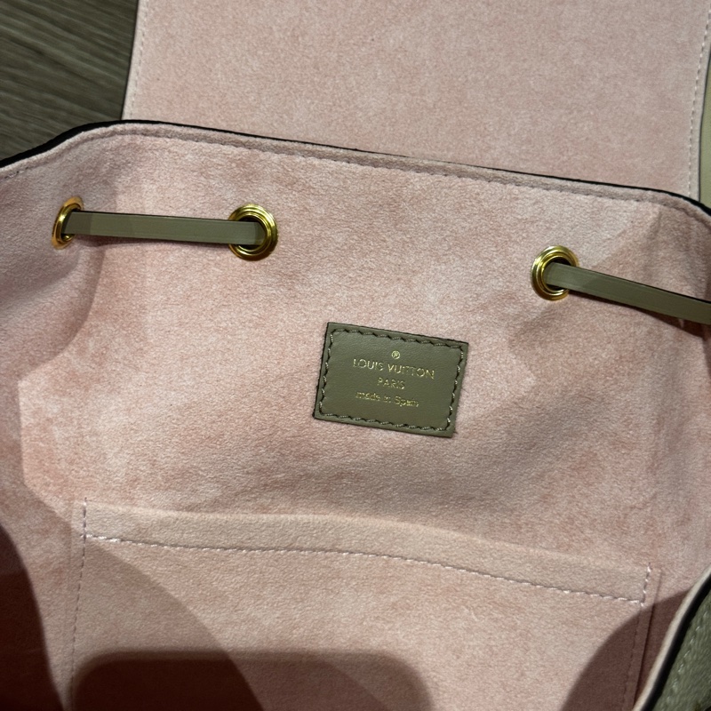 99新 LV Montsouris 後背包 高雅灰 x 奶茶調-15