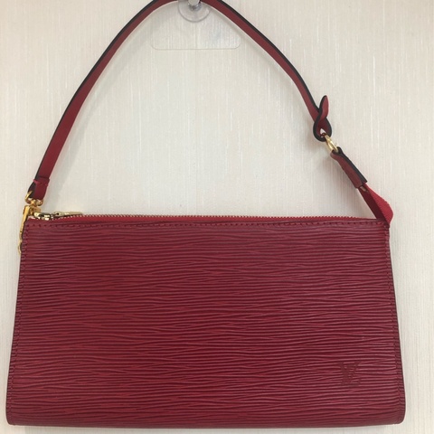 Louis Vuitton EPI 紅色 麻雀袋 金扣 XA603