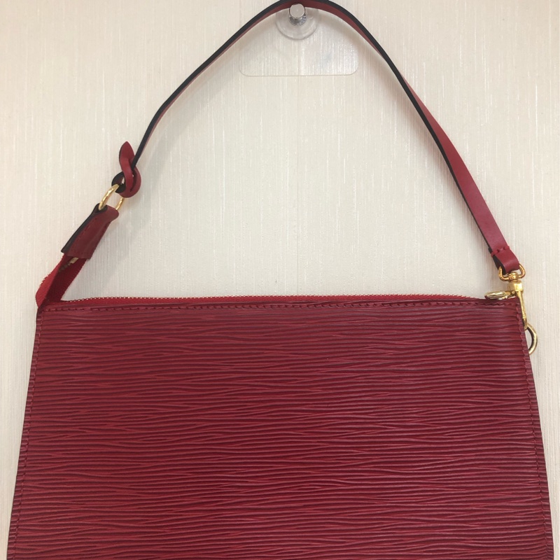 Louis Vuitton EPI 紅色 麻雀袋 金扣 XA603-1