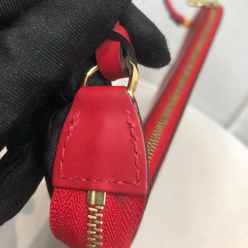 Louis Vuitton EPI 紅色 麻雀袋 金扣 XA603-4