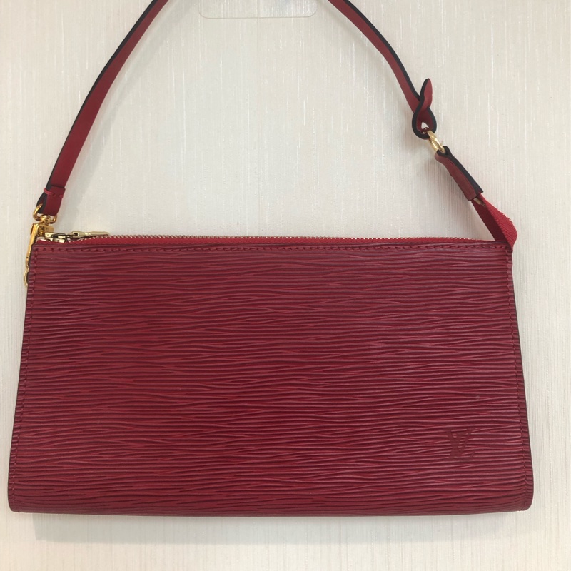 Louis Vuitton EPI 紅色 麻雀袋 金扣 XA603-9