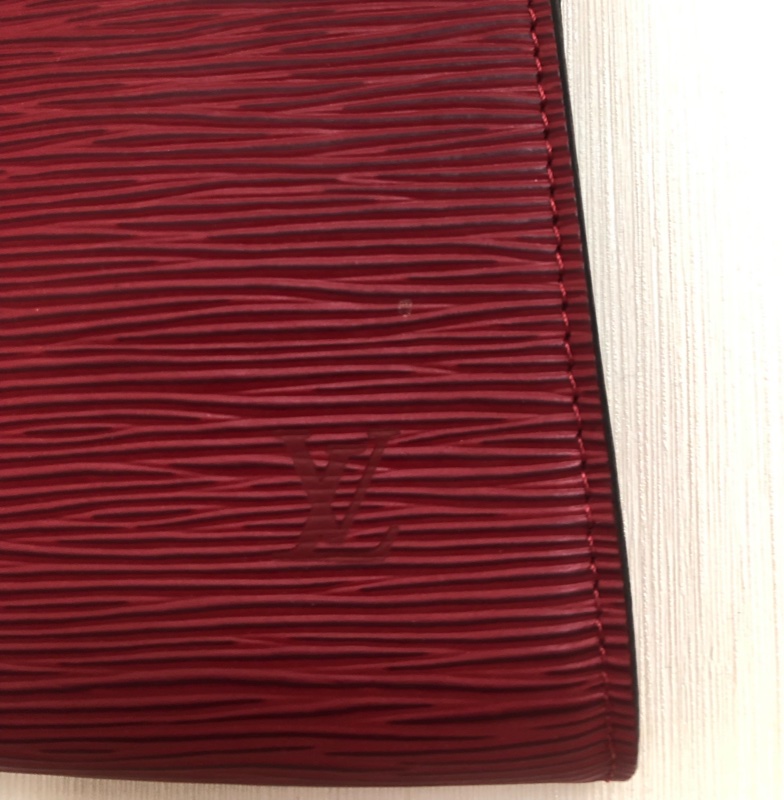 Louis Vuitton EPI 紅色 麻雀袋 金扣 XA603-10