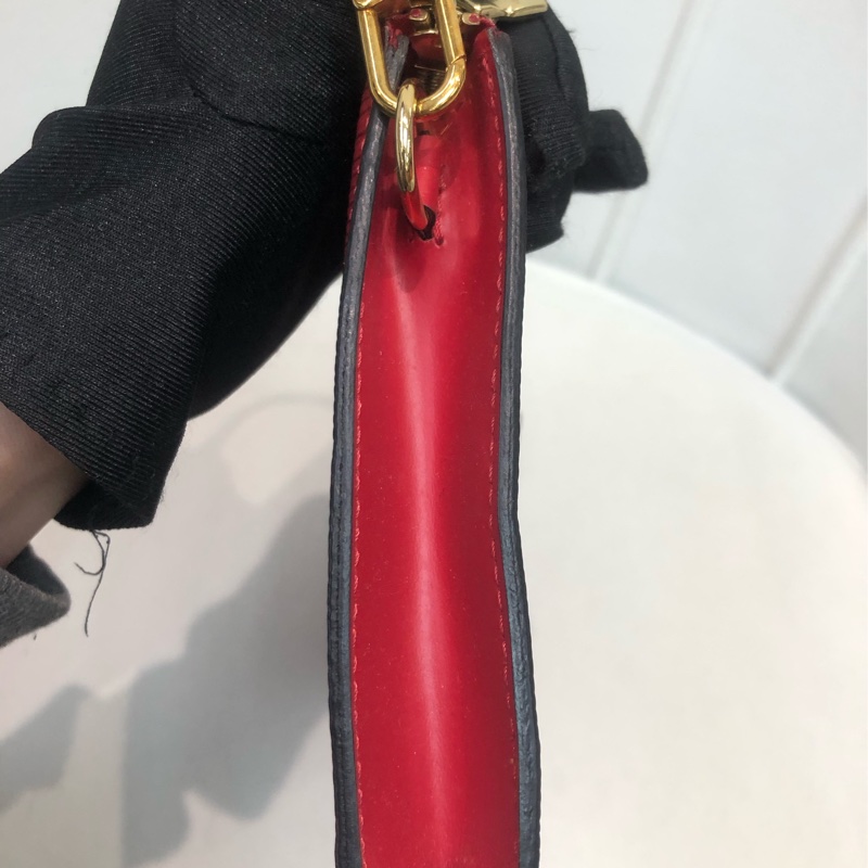 Louis Vuitton EPI 紅色 麻雀袋 金扣 XA603-21