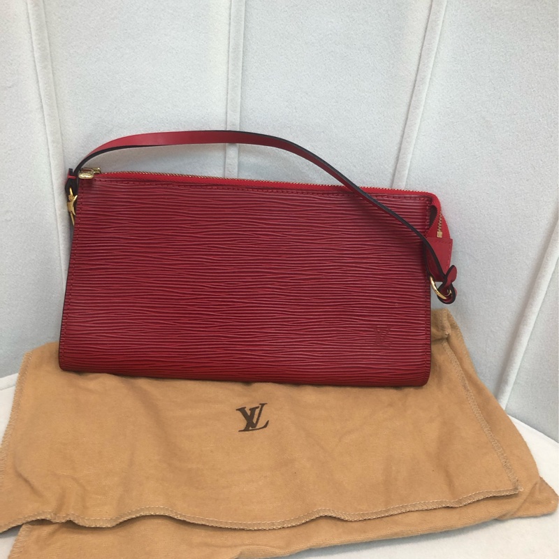 Louis Vuitton EPI 紅色 麻雀袋 金扣 XA603-29