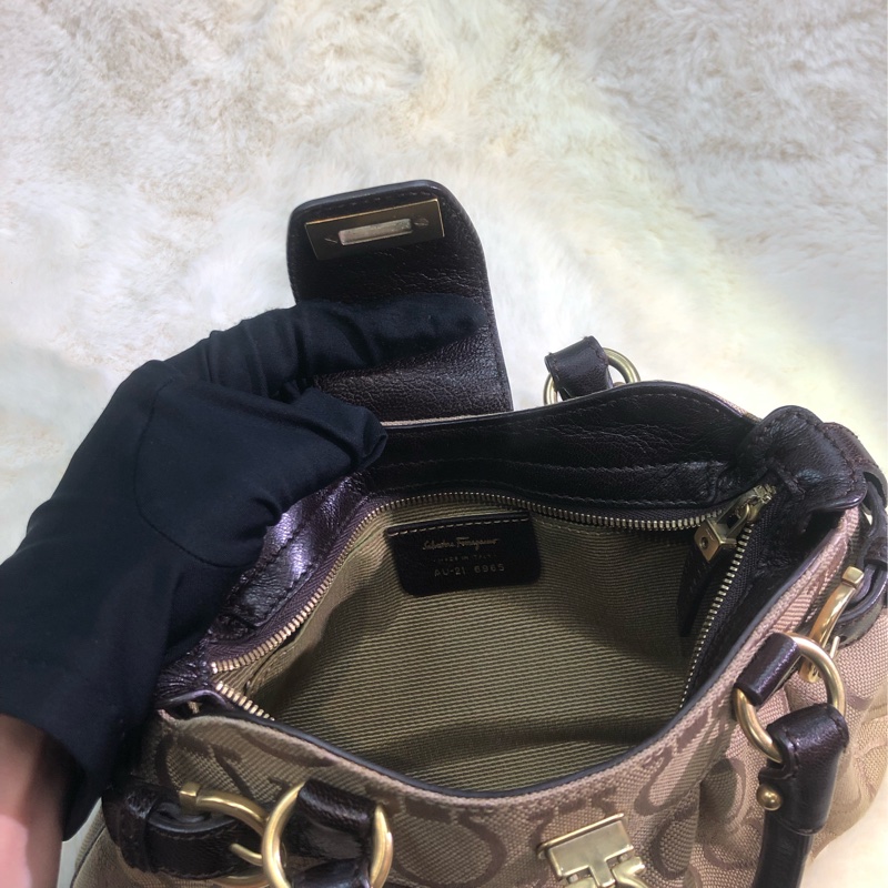 Ferragamo 老花布面 啡色手提帶 手拎包 XB363-34