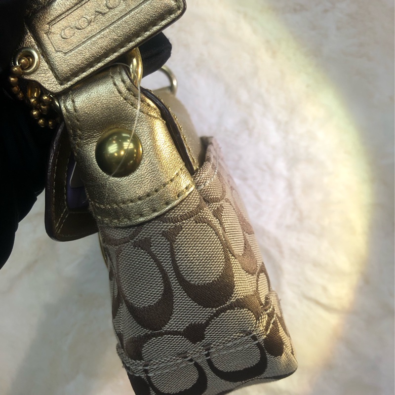 Coach 老花布面金色腋下包 XA490-49