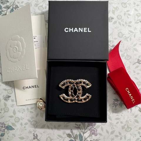 CHANEL皮穿鍊胸針