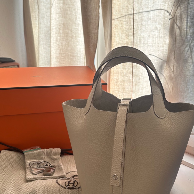 全新抱出Hermès Picotin 18 奶昔白銀釦K刻-4