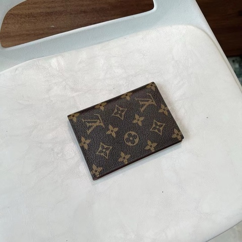 Louis Vuitton 卡夾 護照夾 錢包 卡包 攜帶方便