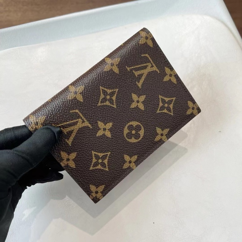 Louis Vuitton 卡夾 護照夾 錢包 卡包 攜帶方便-4