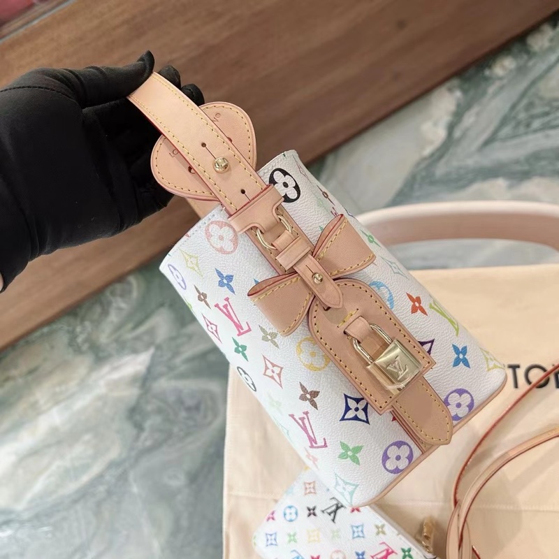 Louis Vuitton 白三彩 村上隆聯名水桶包 近新閒置 好價帶走-4