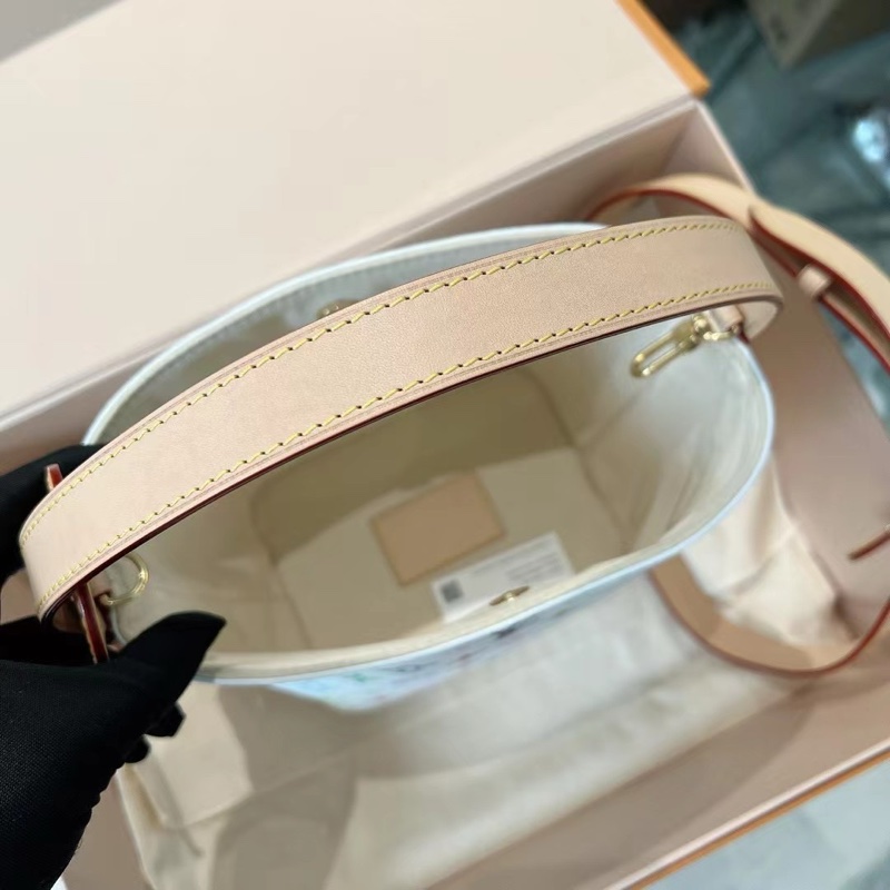 Louis Vuitton 白三彩 村上隆聯名水桶包 近新閒置 好價帶走-8