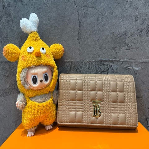 Burberry 奶茶色壓紋皮革TB金屬LOGO長夾🧡