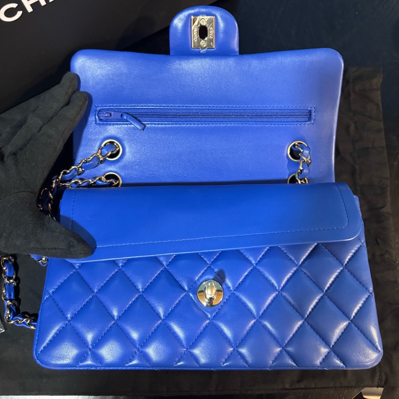 99新🆕Chanel寶藍色金扣羊皮CF23鏈條手提斜挎包🧵-10