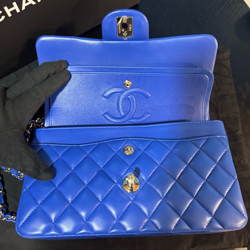 99新🆕Chanel寶藍色金扣羊皮CF23鏈條手提斜挎包🧵-11