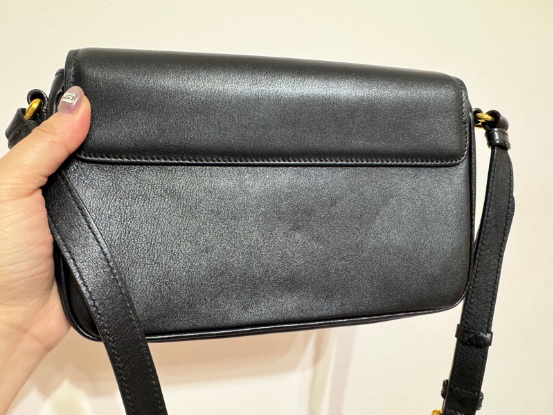 Prada金色logo肩背包(斜背包)-9