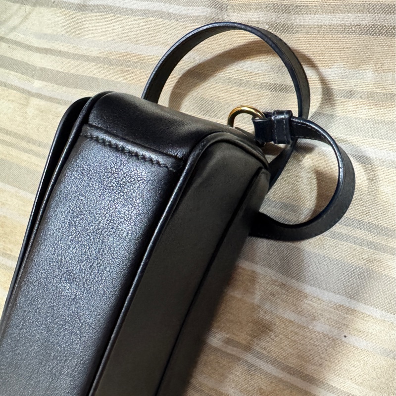 Prada金色logo肩背包(斜背包)-11