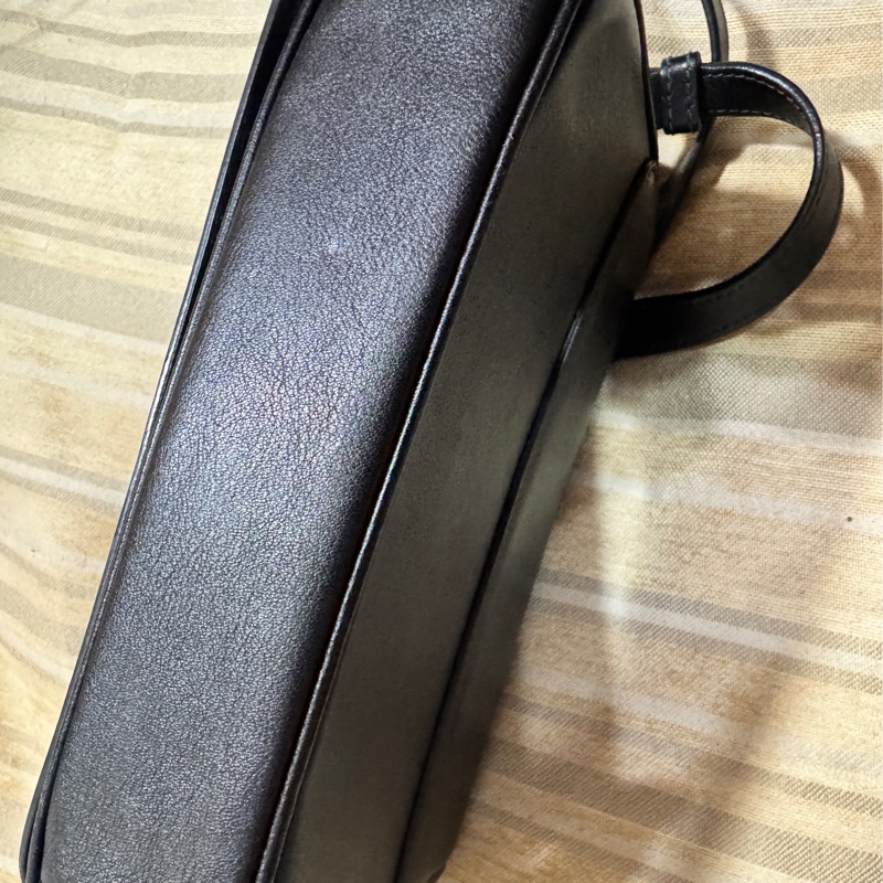 Prada金色logo肩背包(斜背包)-12