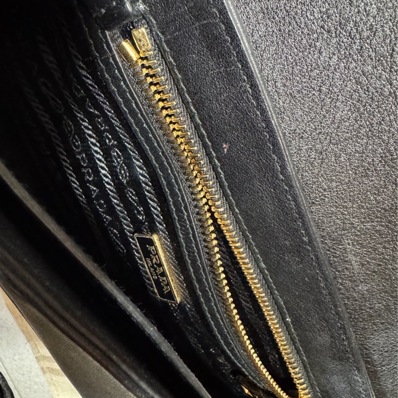 Prada金色logo肩背包(斜背包)-14