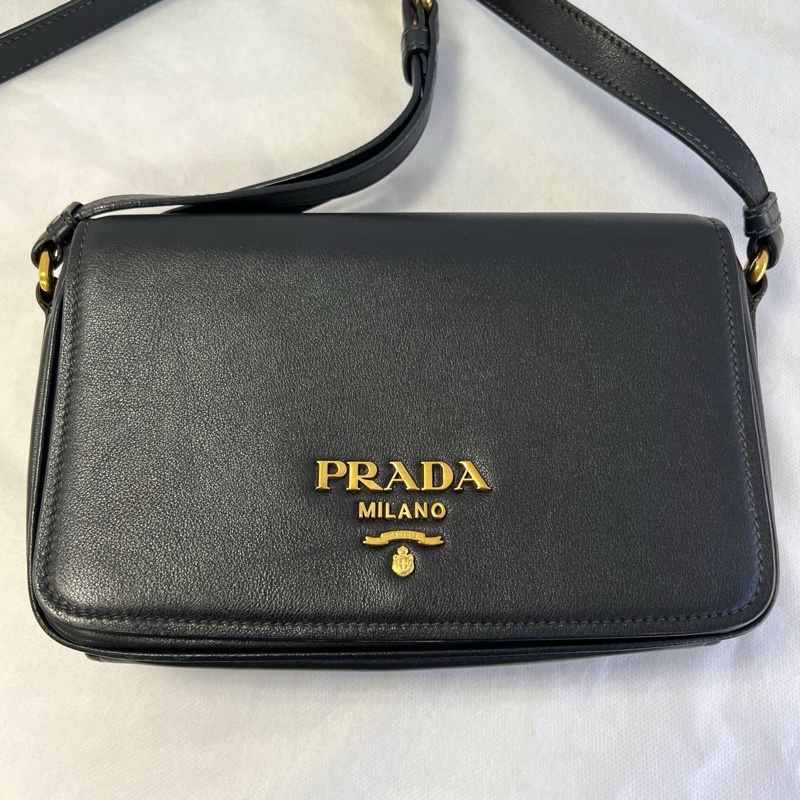 Prada金色logo肩背包(斜背包)-7