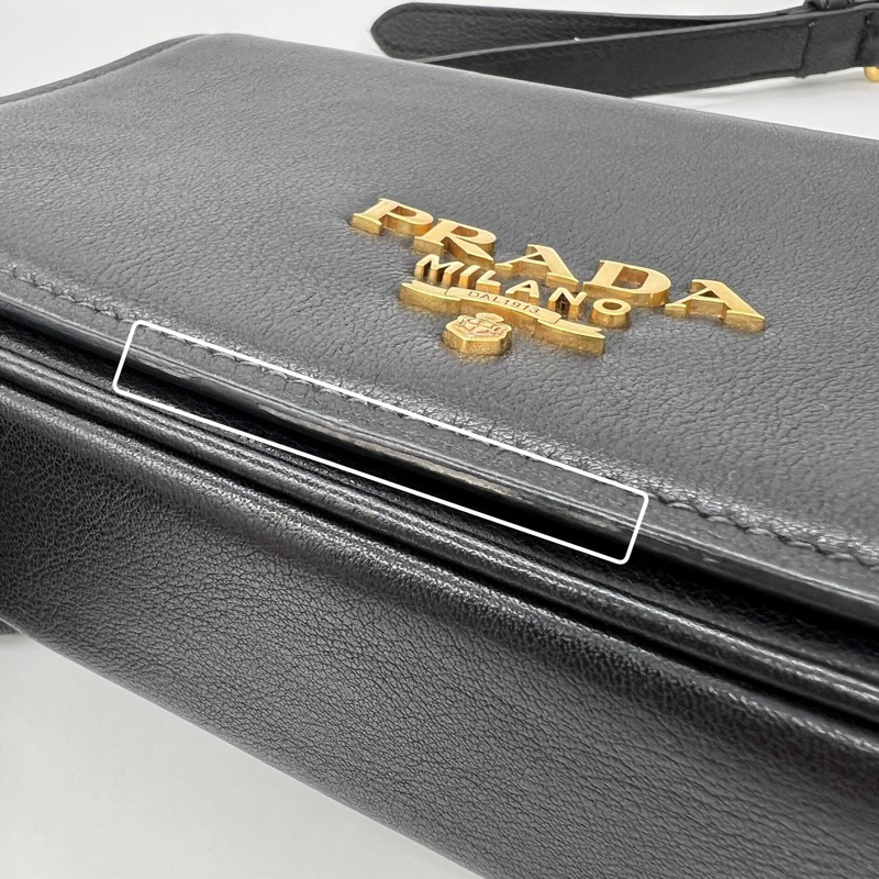 Prada金色logo肩背包(斜背包)-24