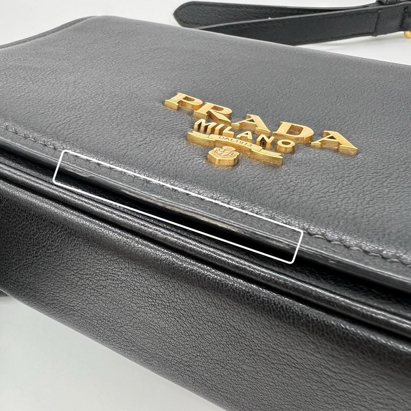 Prada金色logo肩背包(斜背包)-25