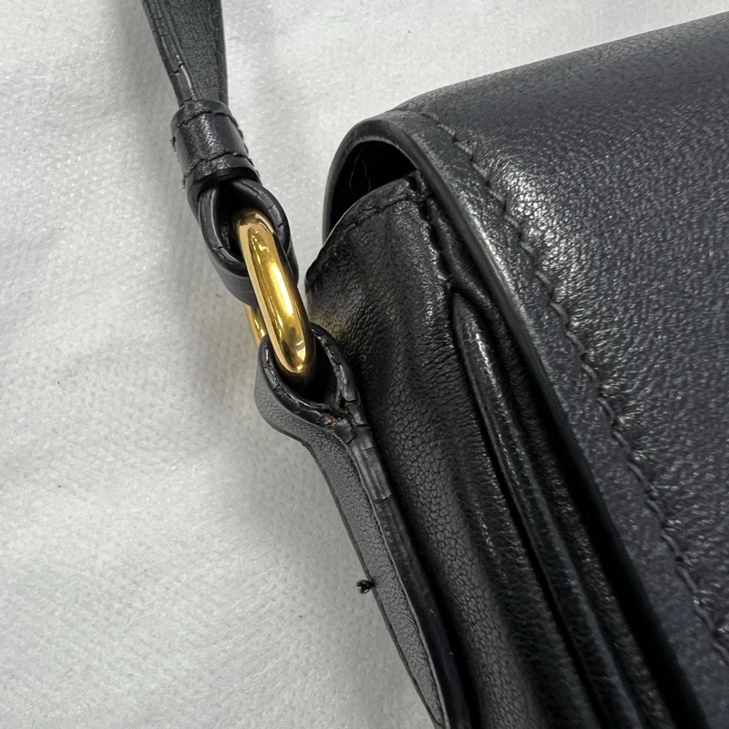 Prada金色logo肩背包(斜背包)-26