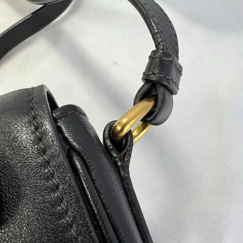 Prada金色logo肩背包(斜背包)-27