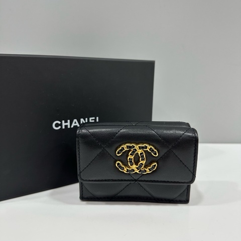 chanel AP1789 黑色羊皮金釦三折短夾 19 mini