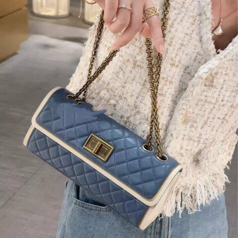 ✨Chanel 2.55法棍包 霧霾藍拚白色已絕版 98新配件塵袋