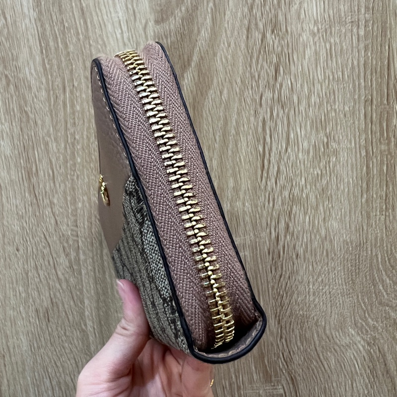 Gucci PVC藕粉牛皮ㄇ拉12卡長夾-2