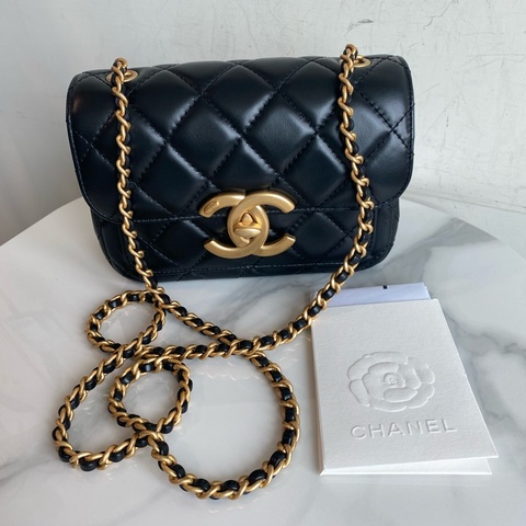 Chanel 黑金logo方胖子24B mini