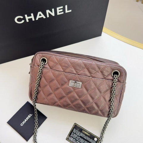 Chanel香奈兒單肩包斜挎包相機包深粉色金屬質感小牛皮