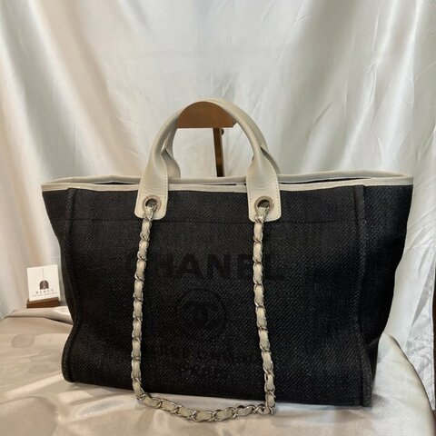 CHANEL 19開 黑拚白皮革沙灘包