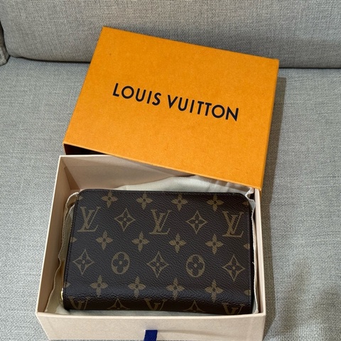 LOUIS VUITTON 拉鏈長夾 （焦糖色內裡）