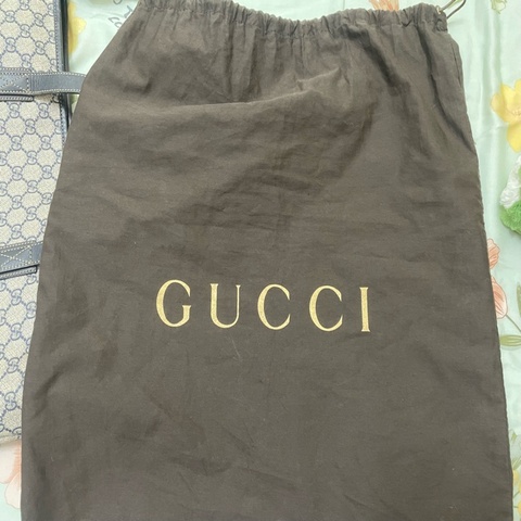 Gucci 堤花肩背包
