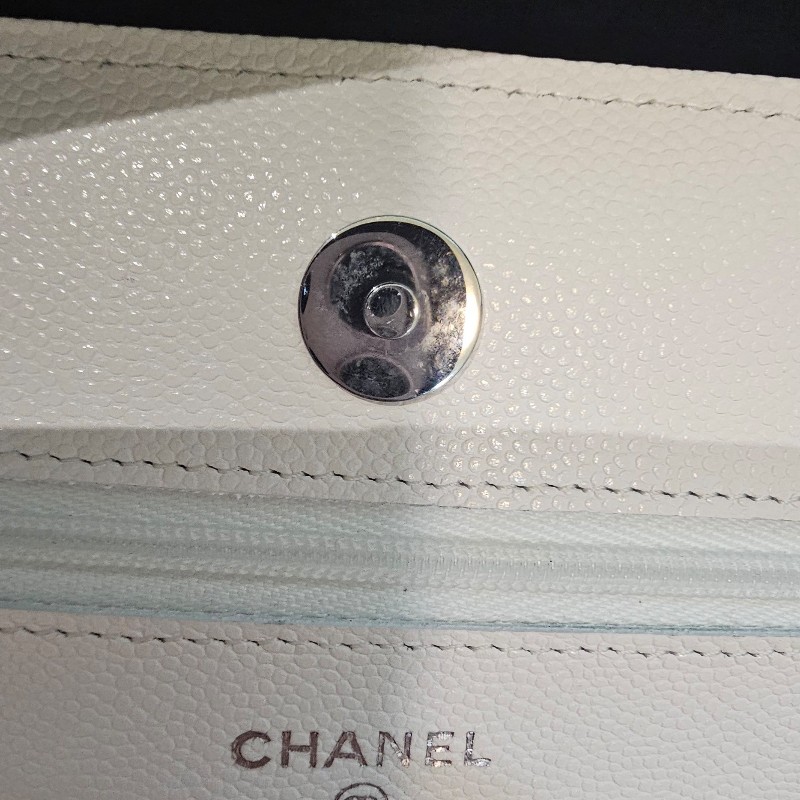 24年春夏「芯片款」✨白雪公主✨ Chanel WOC 荔枝皮 白銀-21