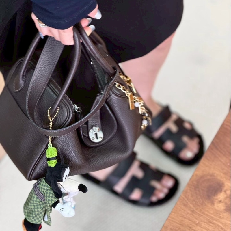 愛馬仕 Hermes - 烏木色銀扣 Lindy26-1