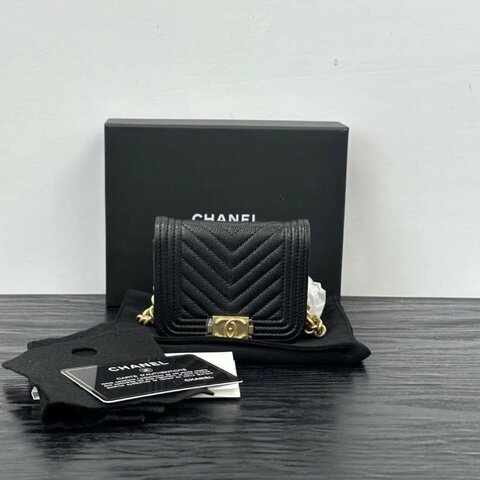 CHANEL 黑金V紋boy mini肩背斜背包10*8*3 全新閒置配件:盒子塵袋保卡
