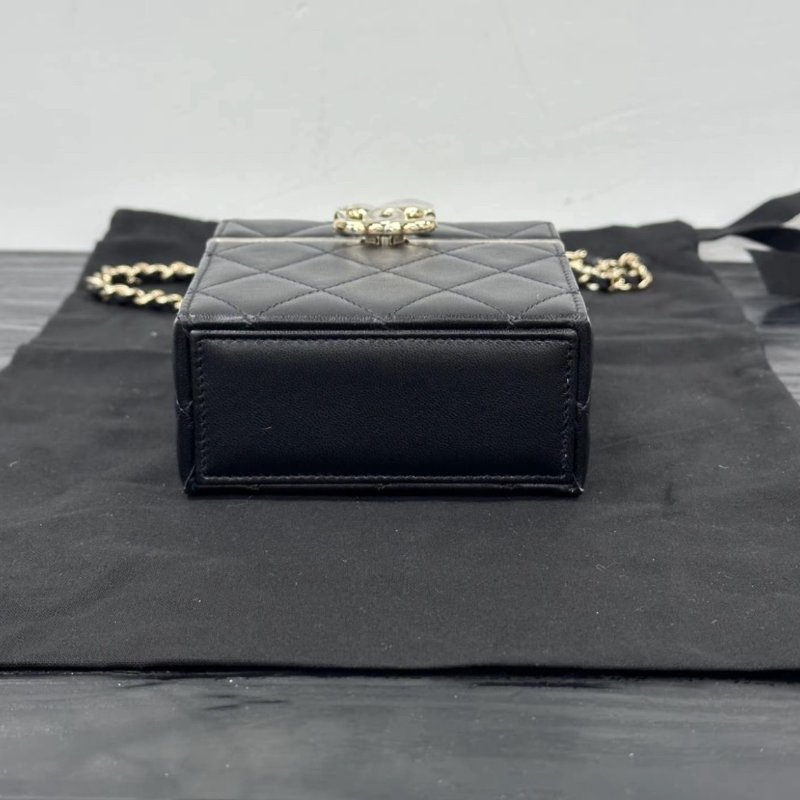 CHANEL 羊皮黑金翻蓋化妝包肩背斜背包 10*12*4 全新閒置配件:盒子塵袋卡册保卡-3