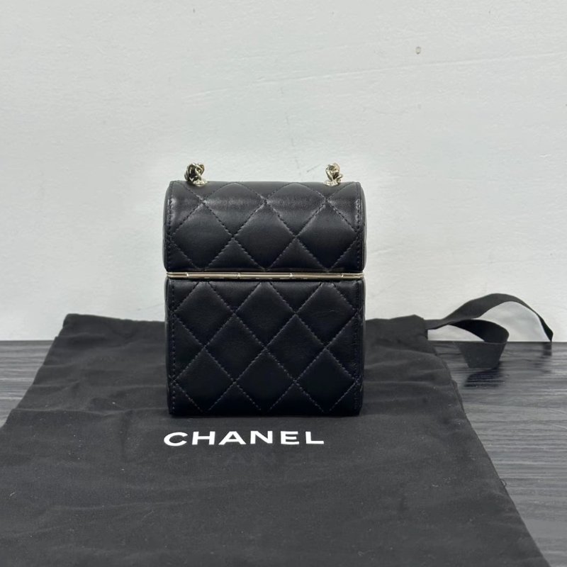 CHANEL 羊皮黑金翻蓋化妝包肩背斜背包 10*12*4 全新閒置配件:盒子塵袋卡册保卡-5