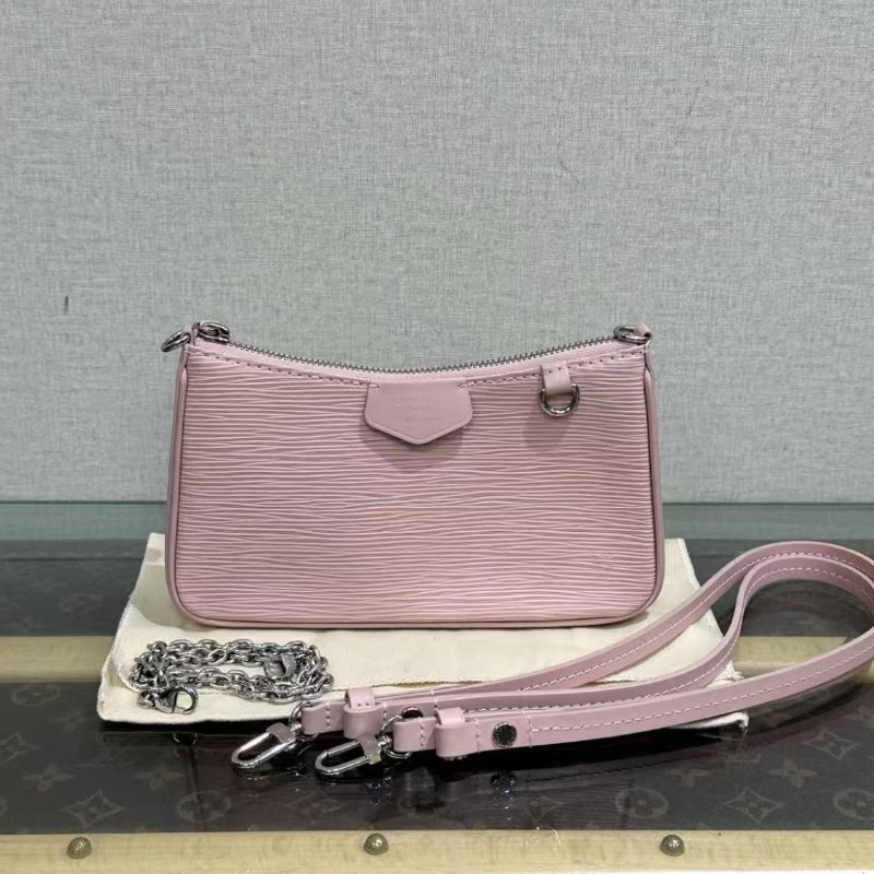 ✨LV 粉銀 EasyPouch On Strap水波紋麻將包 20.5*12*4 99新配件塵袋-0