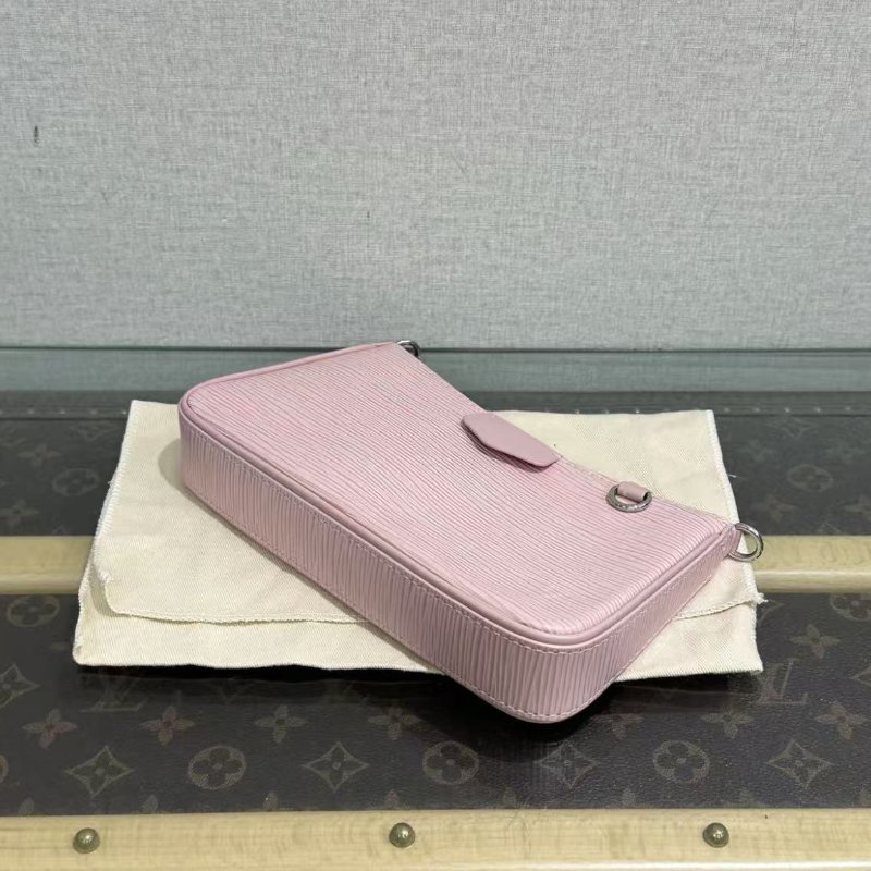 ✨LV 粉銀 EasyPouch On Strap水波紋麻將包 20.5*12*4 99新配件塵袋-5