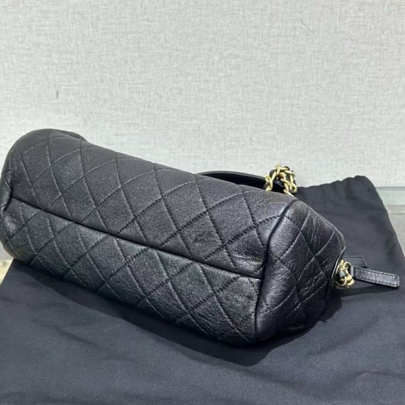 ✨CHANEL 黑金菱格紋保齡球包26*16*11 98新配件塵袋盒子-5