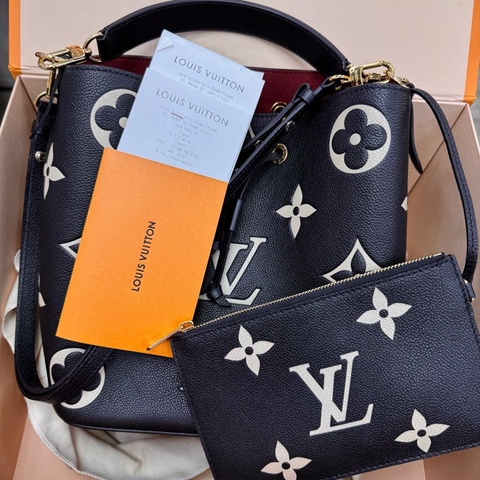 LV 牛皮水桶包