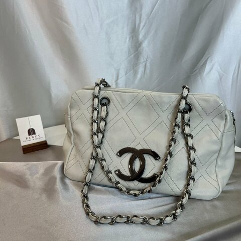 CHANEL 10開 白大LOGO單肩包